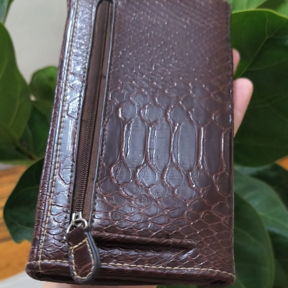 Elegant Brown Leather Clutch - Picture 9 of 10